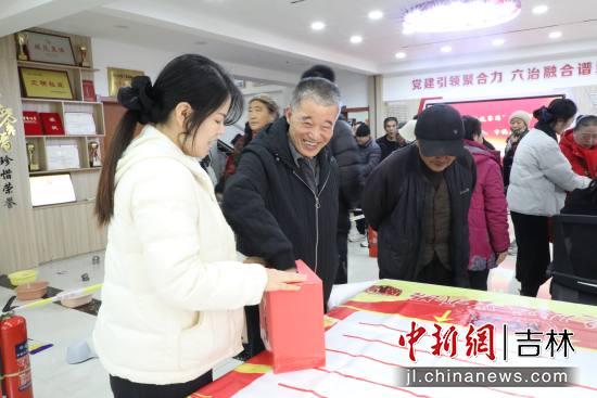 ���񅢼ӻ��(d��ng)�F(xi��n)��(ch��ng)�� ��ʯ��ί������/���D