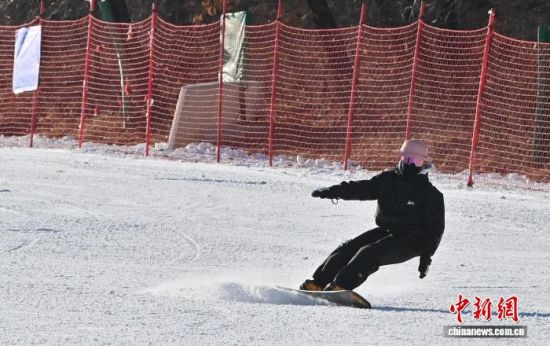 11��21�գ��L��ɏ��ɽ��ѩ���_��������ѩ�ۺ����w��������� �z