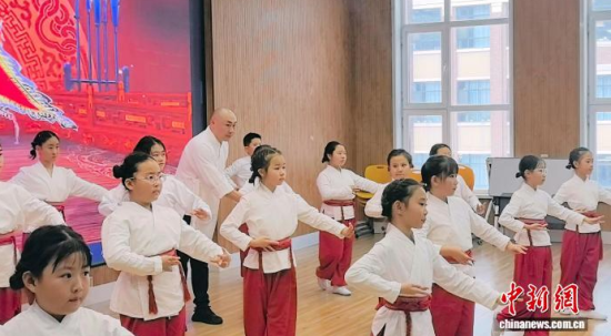 �����݆Tʷ����(qu��n)���ڽoС�W(xu��)�������n����ʯ���� �z