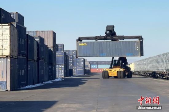 12��11�������֬q���������ˆT�ڬq���F·�ڰ��M(j��n)�м��b����b�������� �z