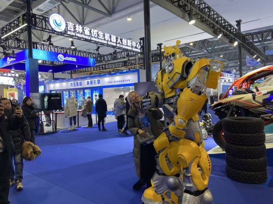 ��������c�����b��ġ����S�䡱��Ӱ������ �z