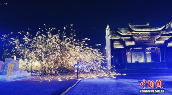 �����д����ϵ���Ļ��w�(y��n)��(ch��ng)������ʯ���� �z