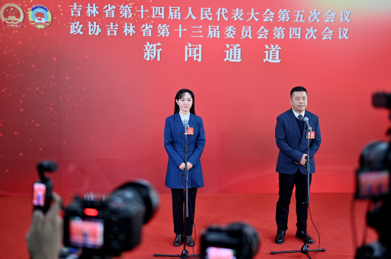 1��26���������f(xi��)����ʡ��ʮ����ί�T��(hu��)���ĴΕ�(hu��)�hί�Tͨ�������u�B��(��һ)�ش�ӛ���ᆖ(w��n)�� ���� �z