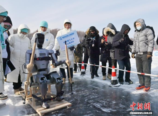 1��10���������L����һ���C���˱�ѩِ�����C�������������ϓ]��ѩ�ȣ��ڱ����ϊ^����������������ӛ�� ���� �z