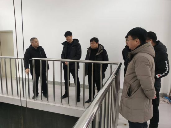 ������ί������/���D